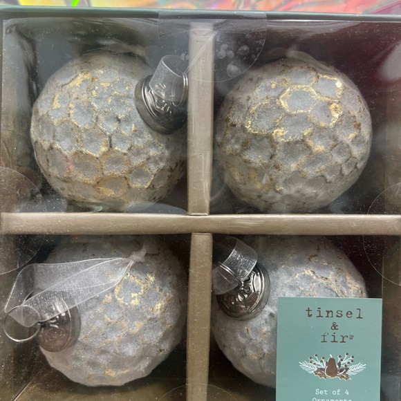 Tinsel & Fir Other - Christmas Ornaments balls set of 4